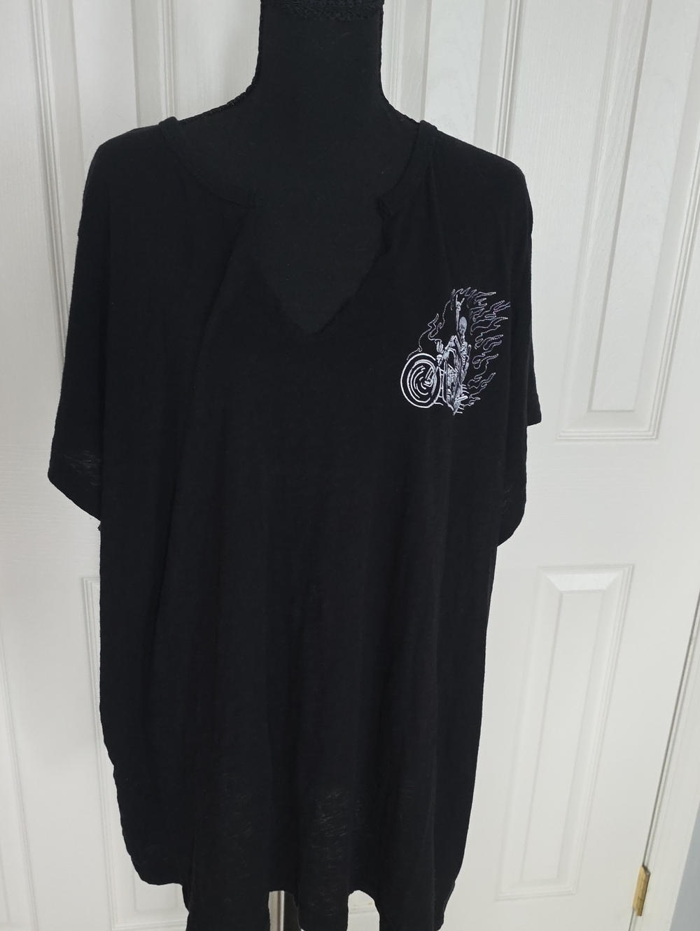 torrid Black Short-Sleeve Tee with White Flame Motorcycle Chest Graphic